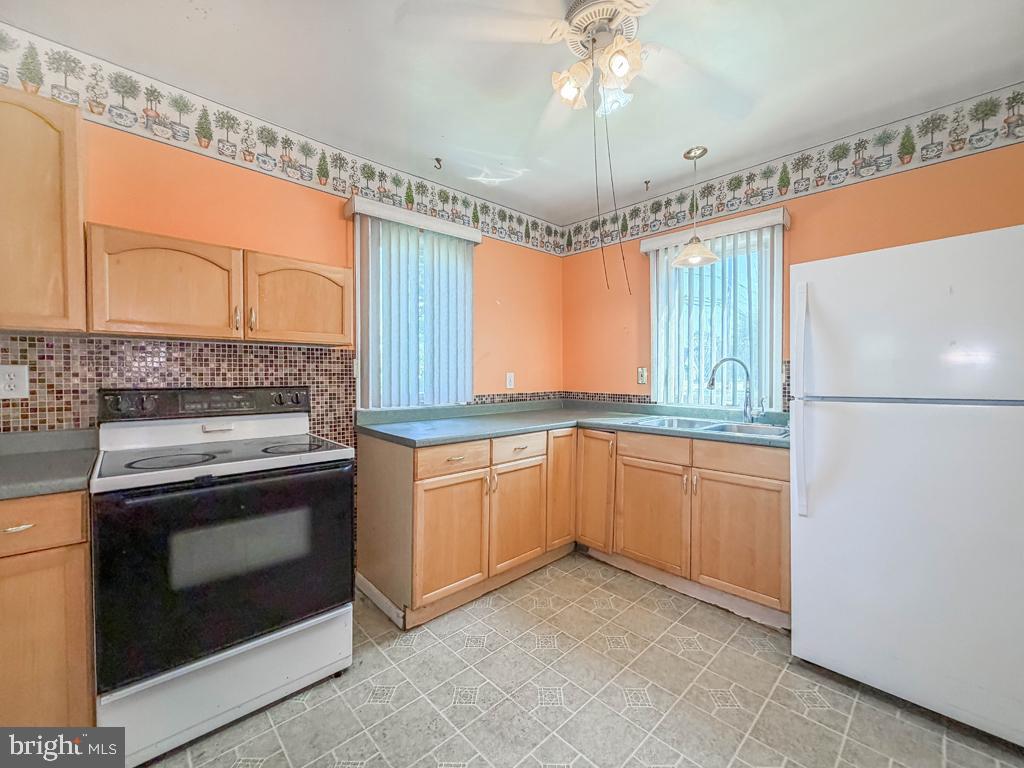 1005 Third Ave Property Photo 8