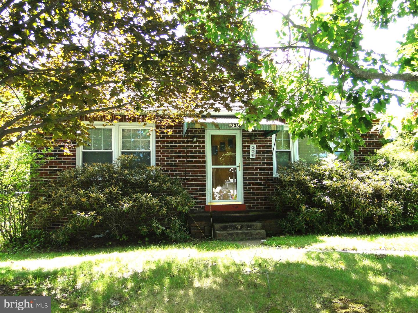 338 E Broad St Property Photo 1