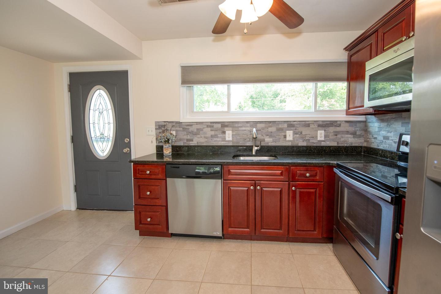 31 Roundwood Ln Property Photo 5