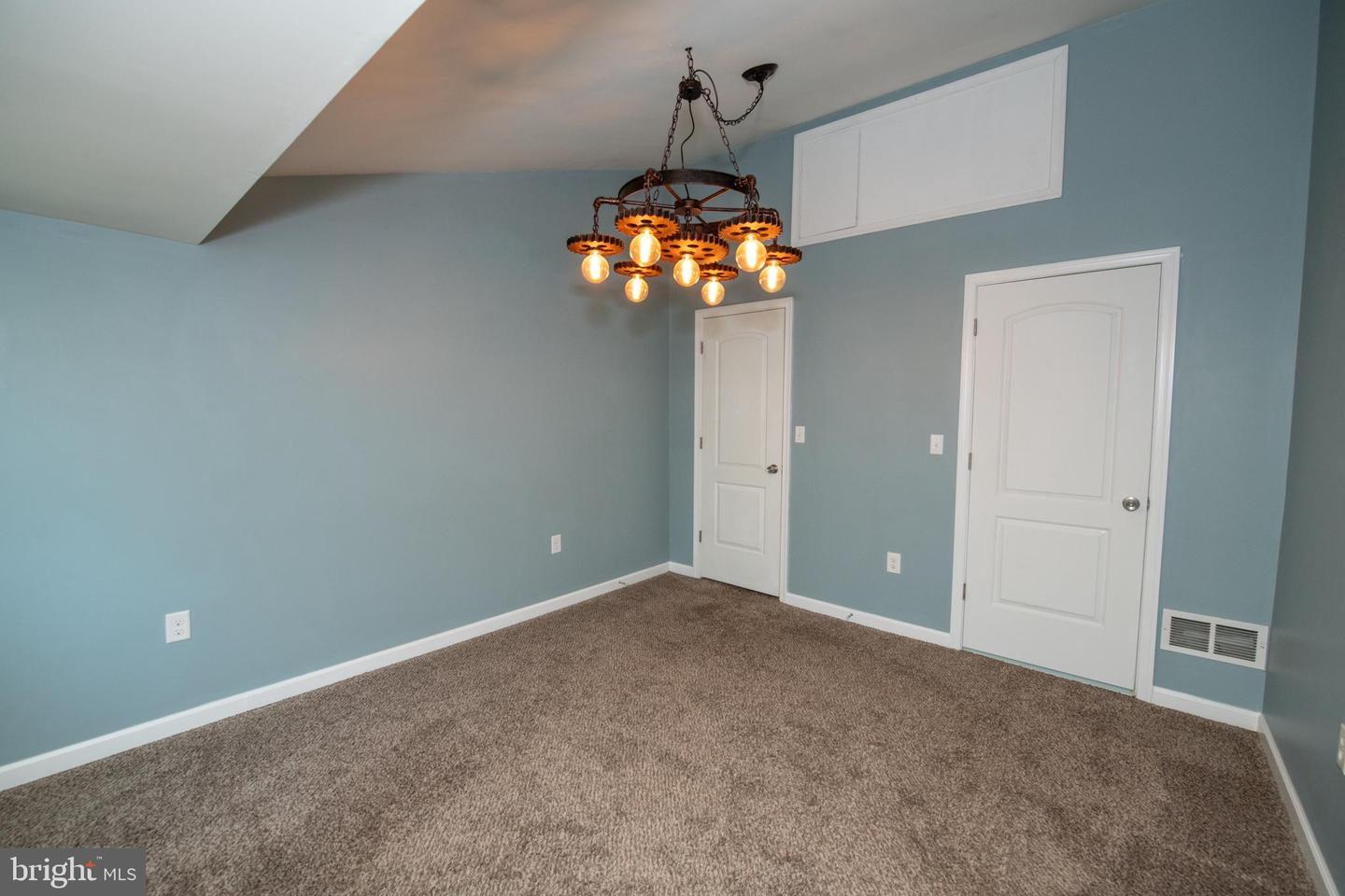 31 Roundwood Ln Property Photo 16