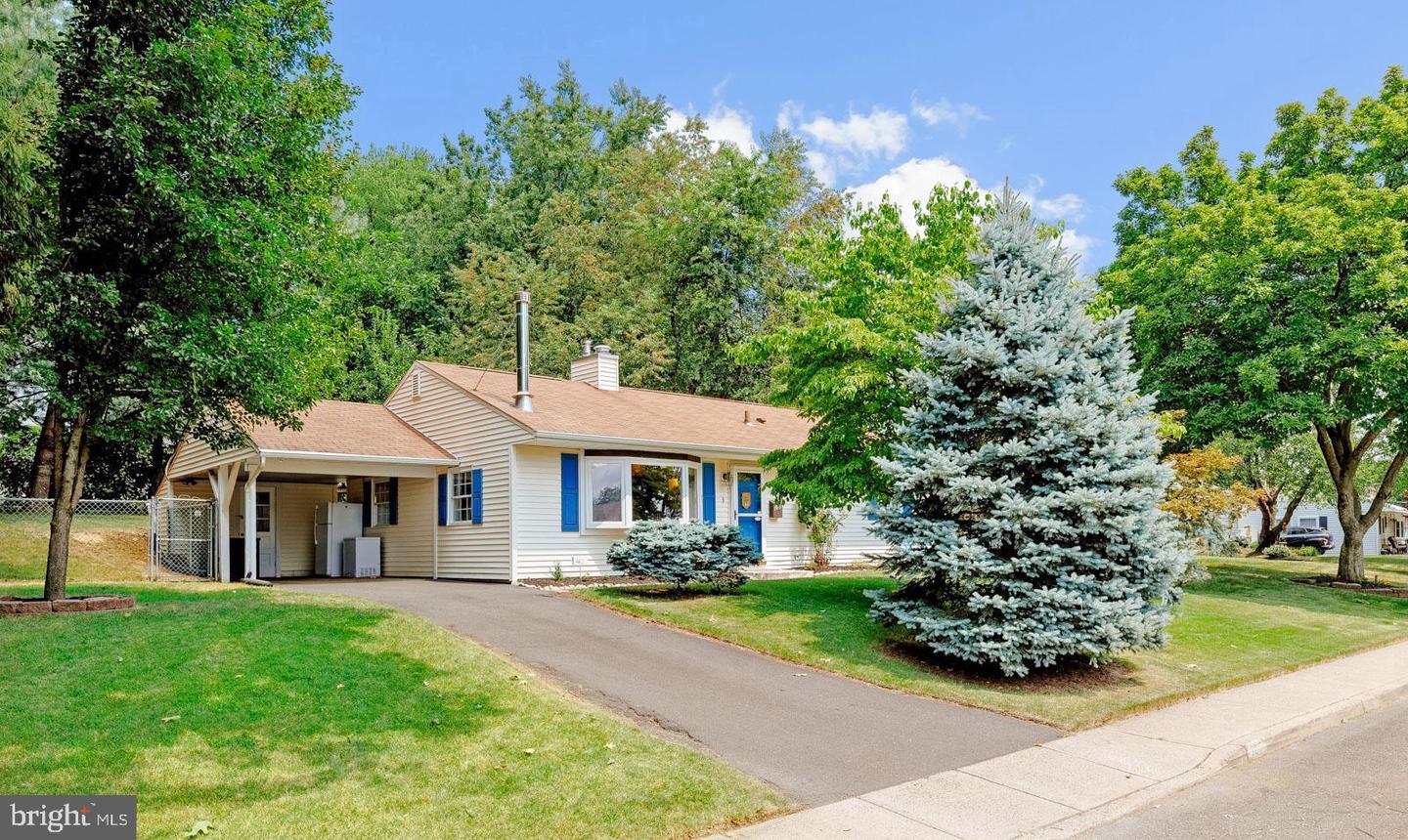 221 Devon Rd Property Photo 2
