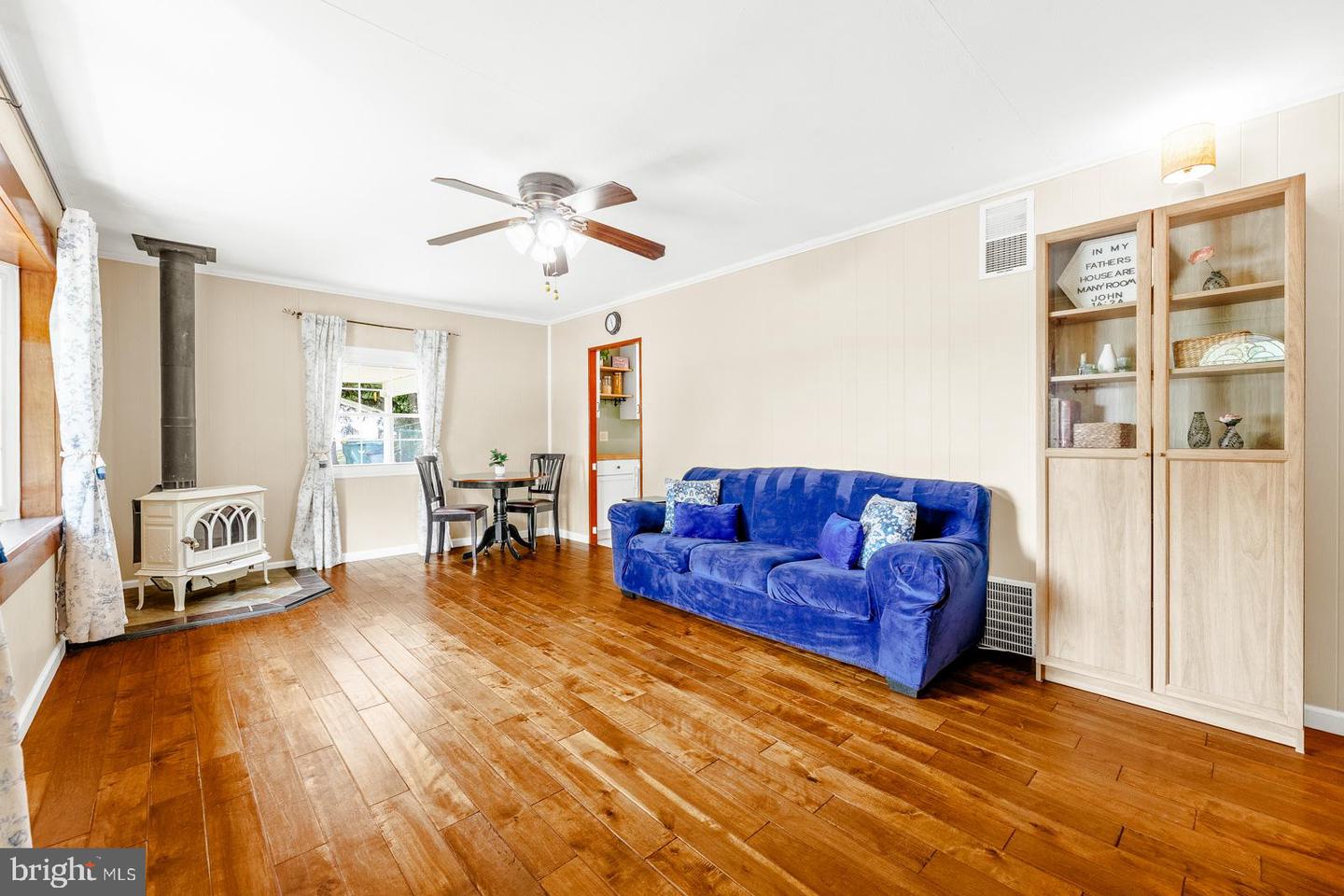 221 Devon Rd Property Photo 4
