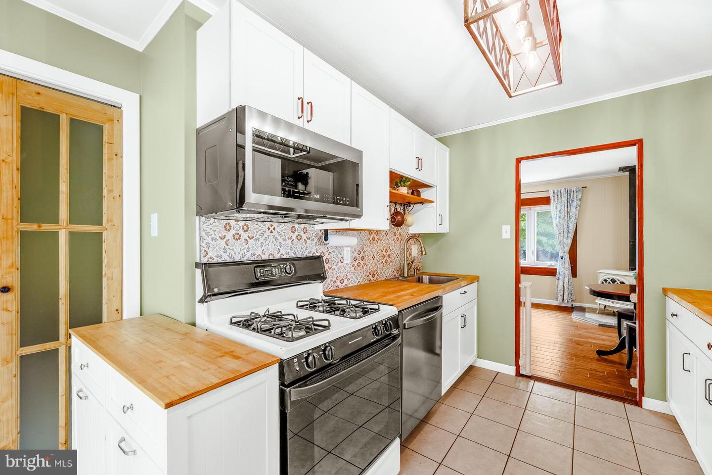 221 Devon Rd Property Photo 8