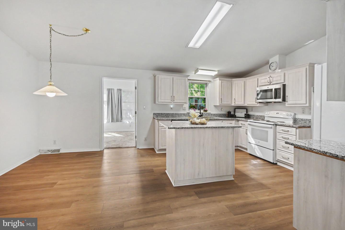 8 Williams Way Property Photo 4
