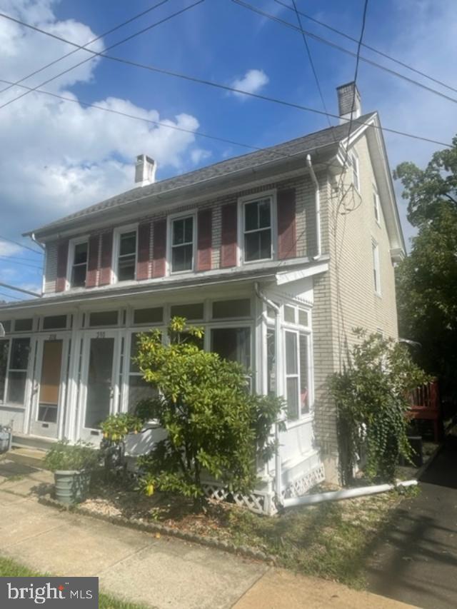 230 W ASHLAND ST Property Photo 1
