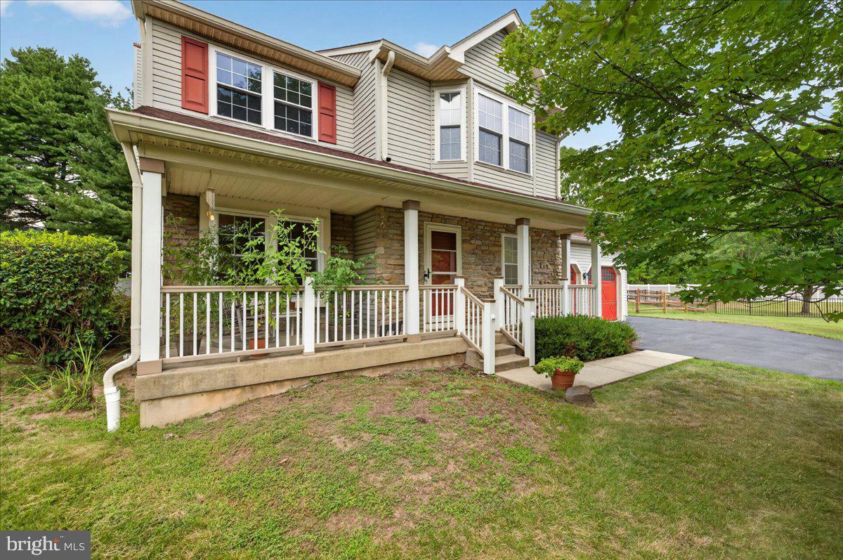 2270 Dogwood Ct Property Photo 2