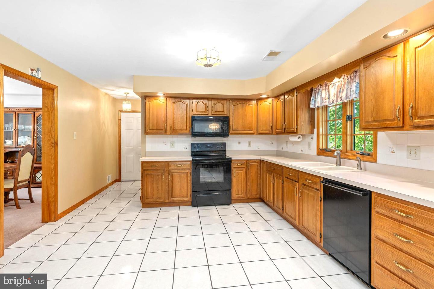 2050 Miller Rd Property Photo 10