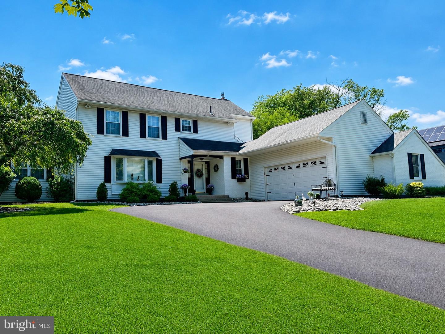 22 W NORTON DR
