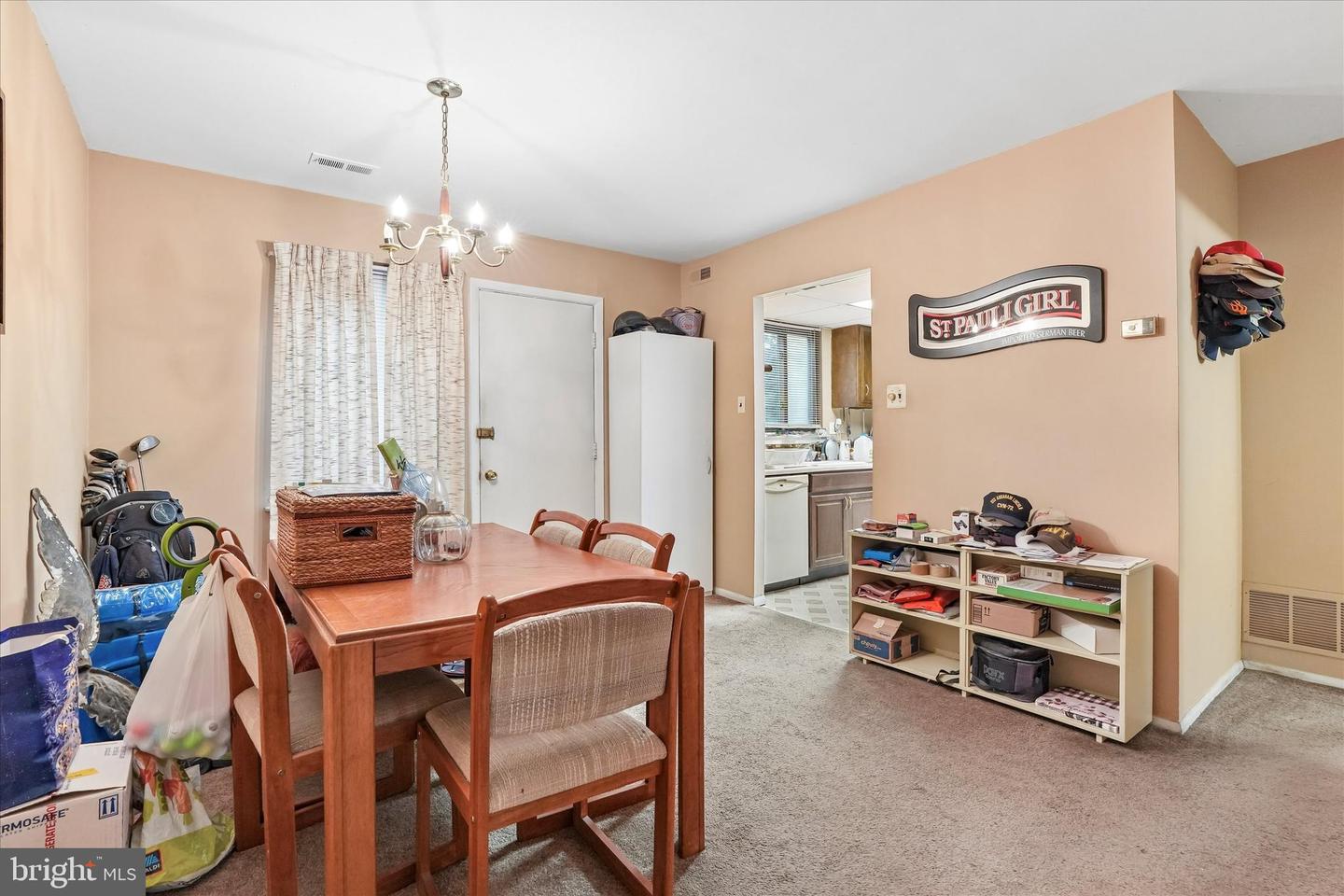 4662 Canterbury Ct Property Photo 5