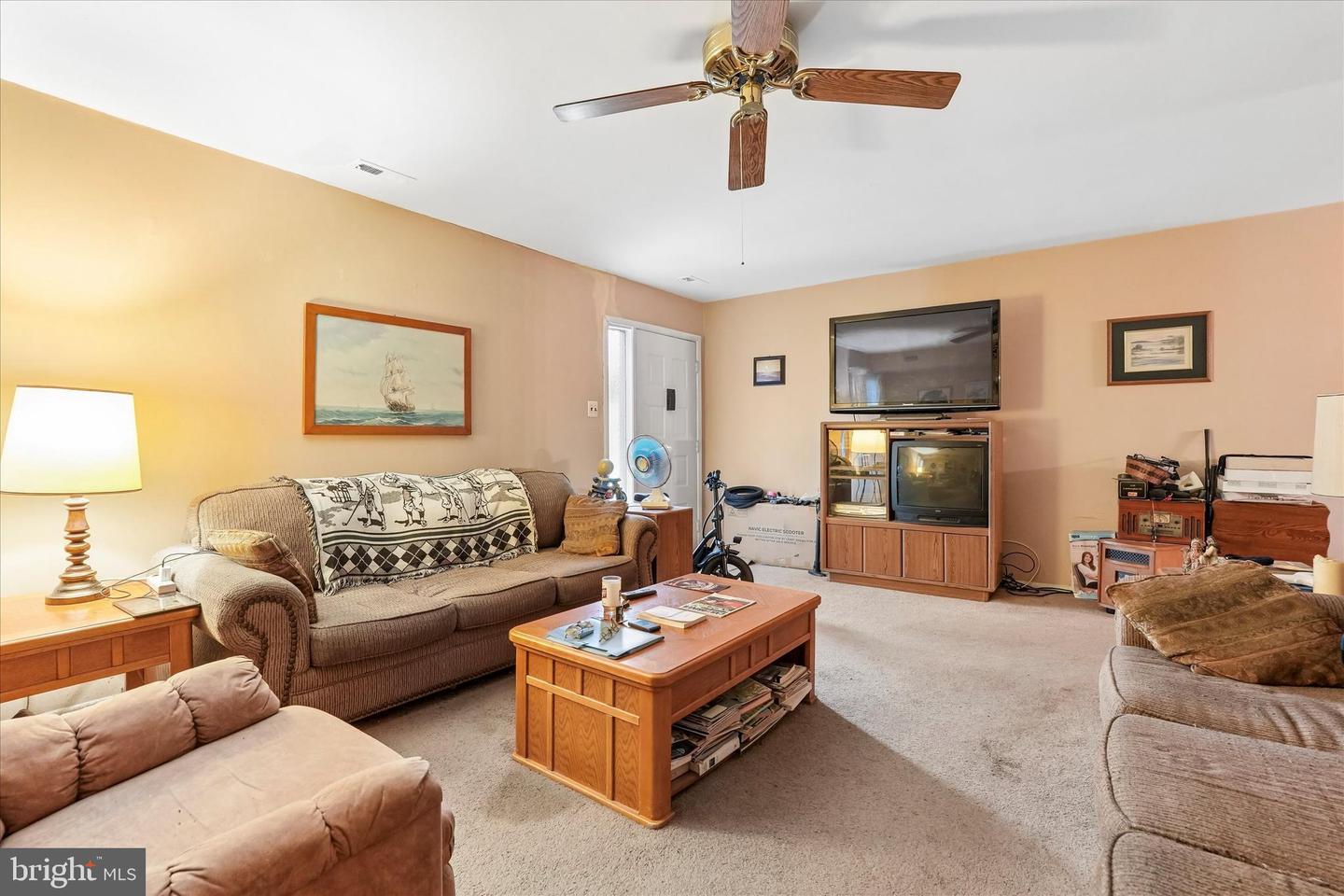 4662 Canterbury Ct Property Photo 6