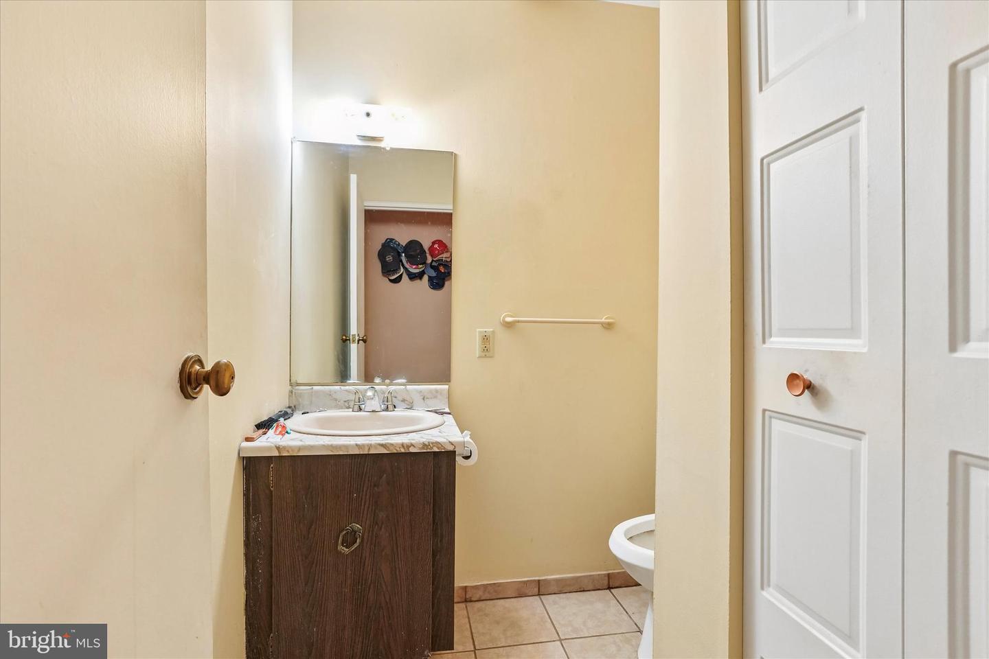 4662 Canterbury Ct Property Photo 9