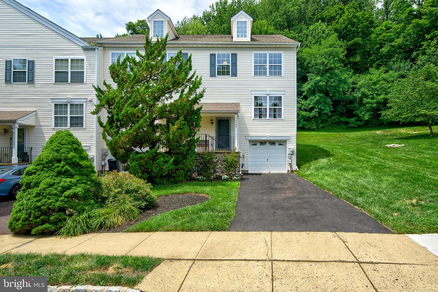 4582 LOUISE SAINT CLAIRE DR