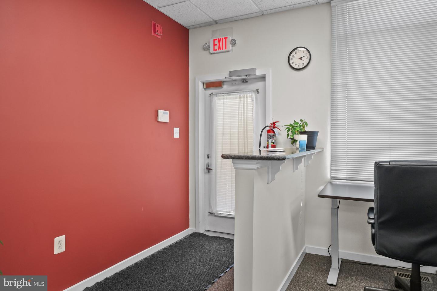 105 Corporate Dr #e Property Photo 6