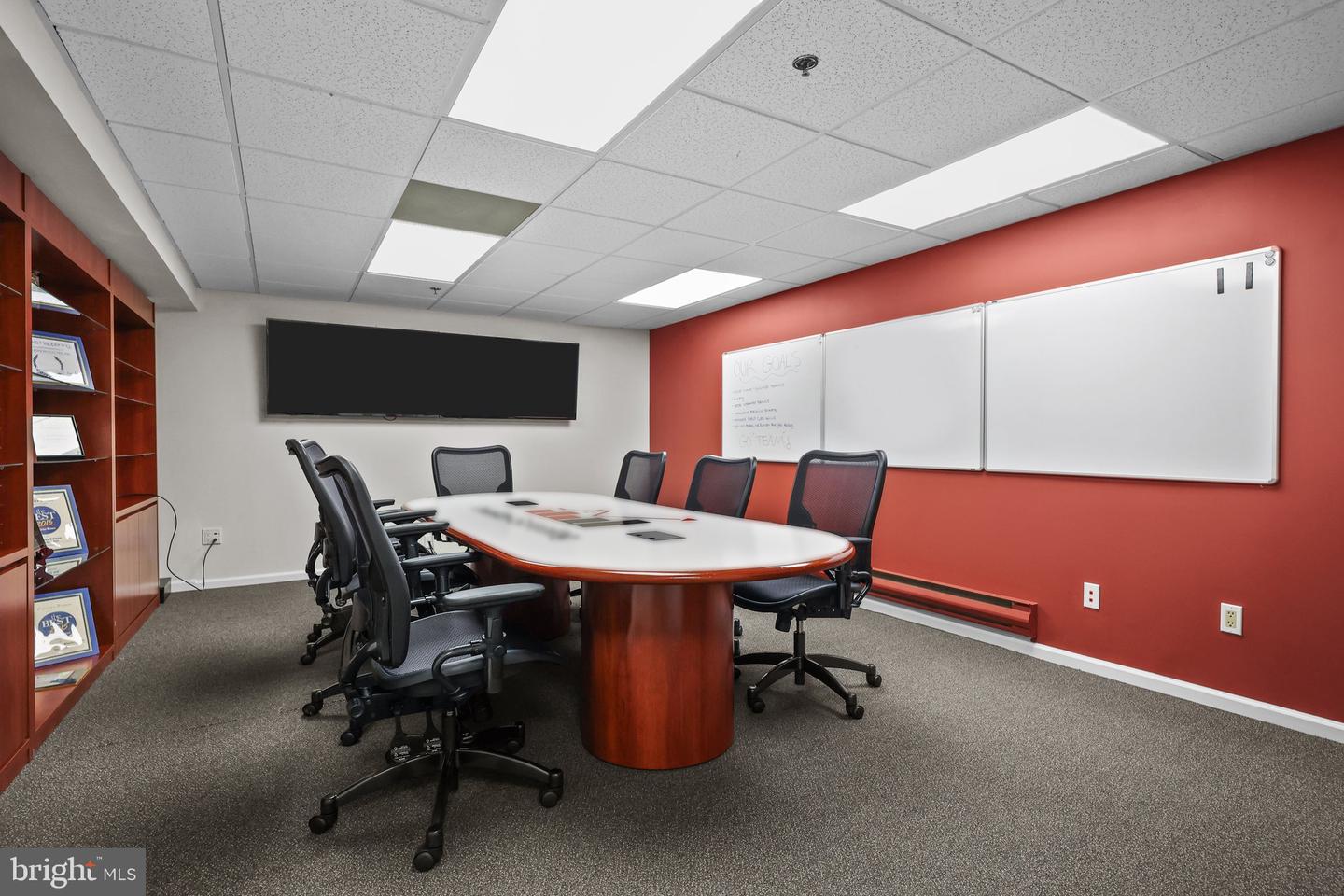 105 Corporate Dr #e Property Photo 9