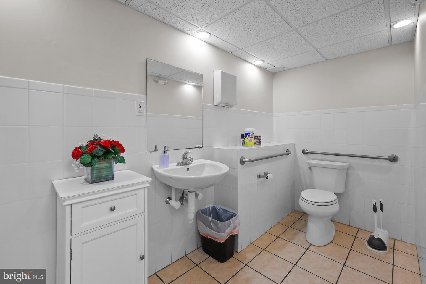 105 Corporate Dr #e Property Photo 10