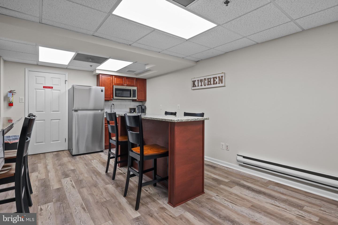 105 Corporate Dr #e Property Photo 11