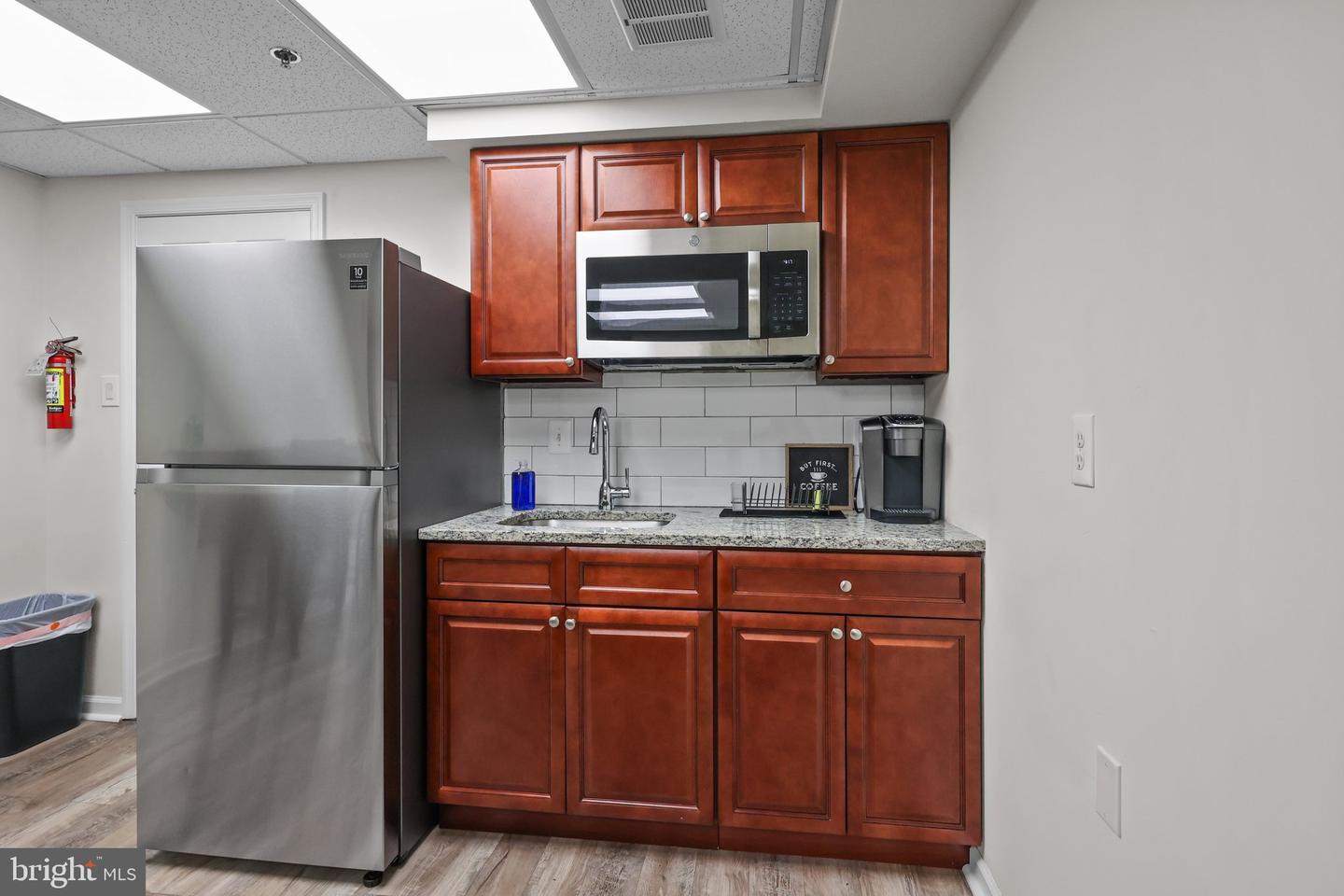 105 Corporate Dr #e Property Photo 13