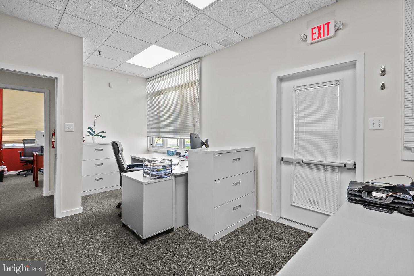 105 Corporate Dr #e Property Photo 17