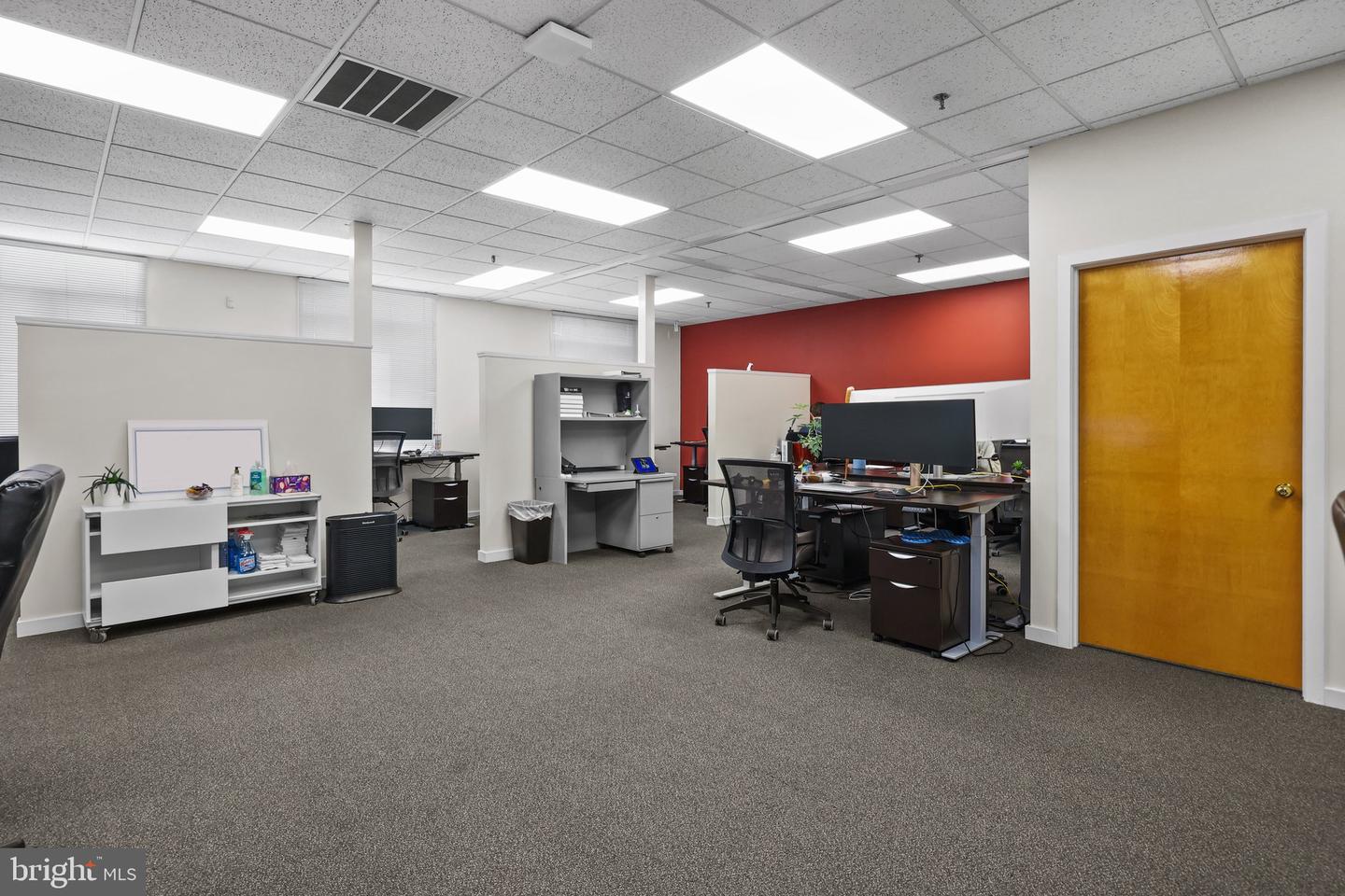 105 Corporate Dr #e Property Photo 18