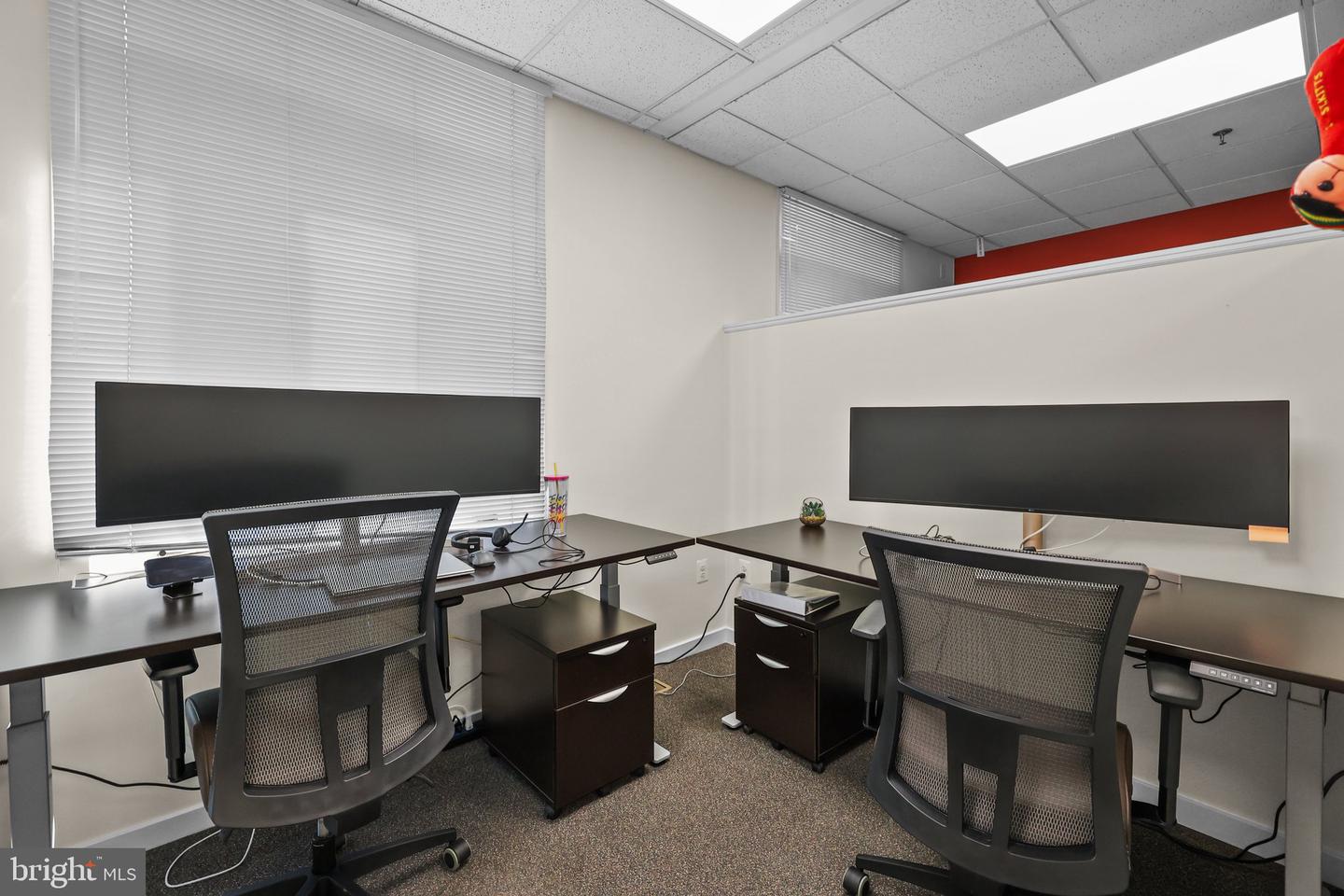 105 Corporate Dr #e Property Photo 23