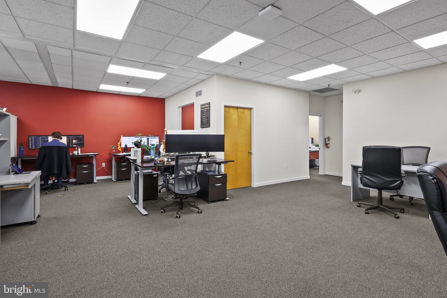 105 Corporate Dr #e Property Photo 24