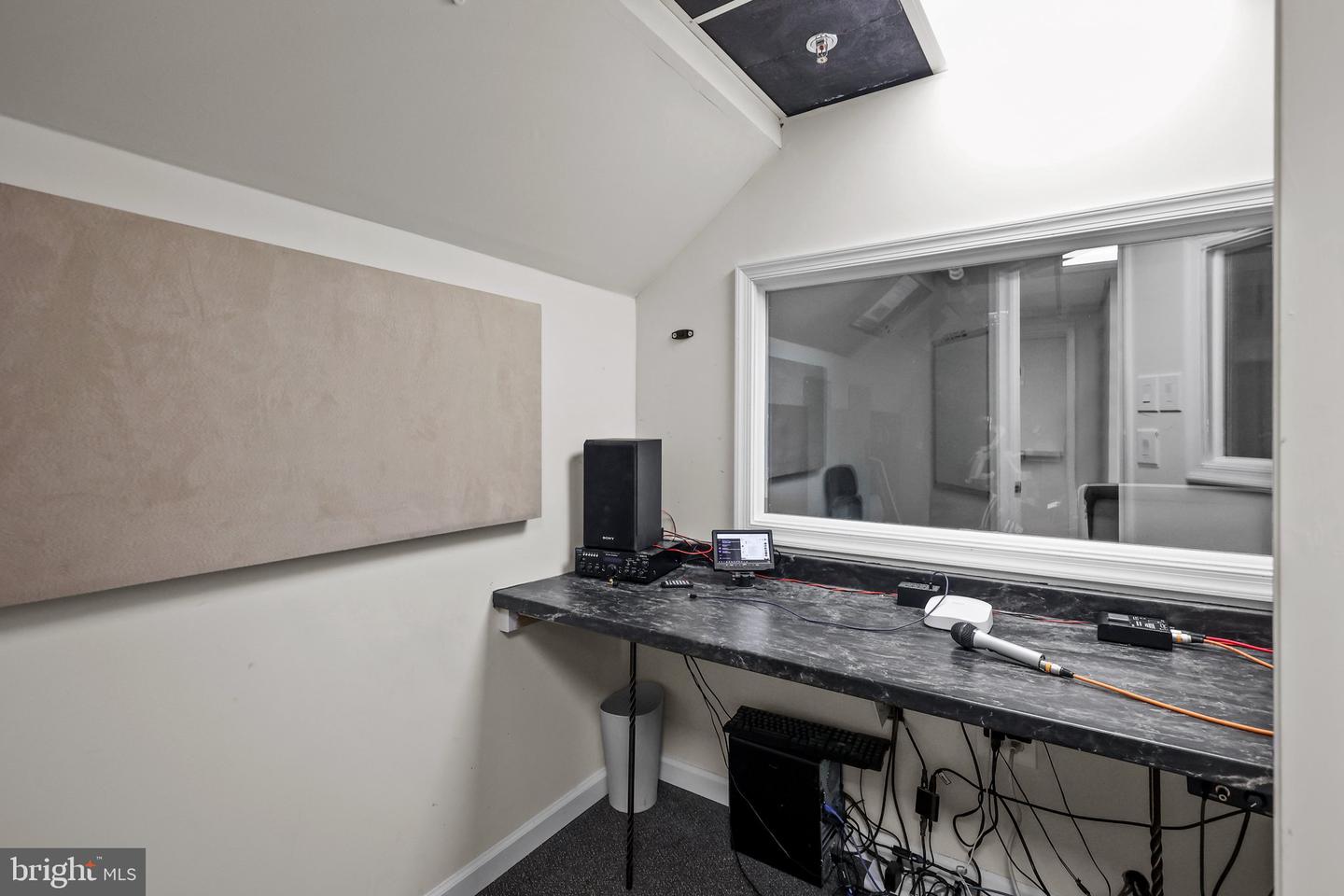 105 Corporate Dr #e Property Photo 28