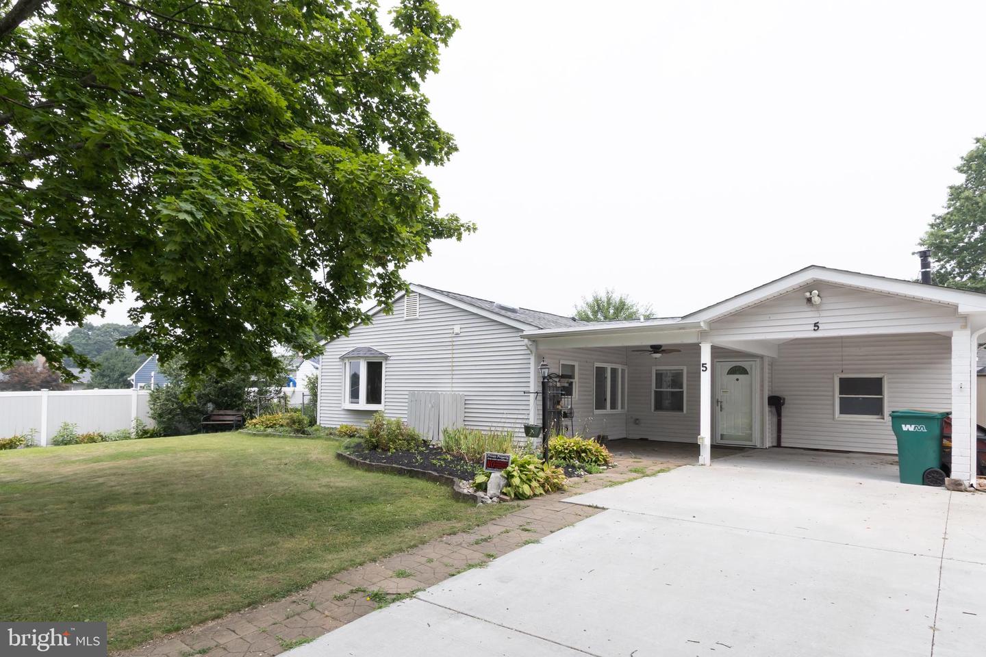 5 Sweetbriar Ln Property Photo 1