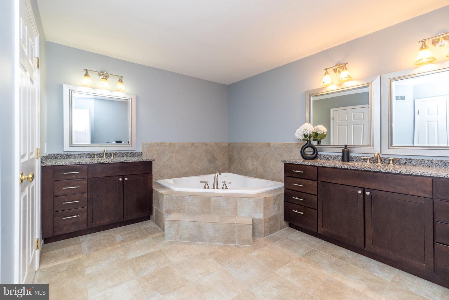 3875 Nanlyn Farm Cir Property Photo 24
