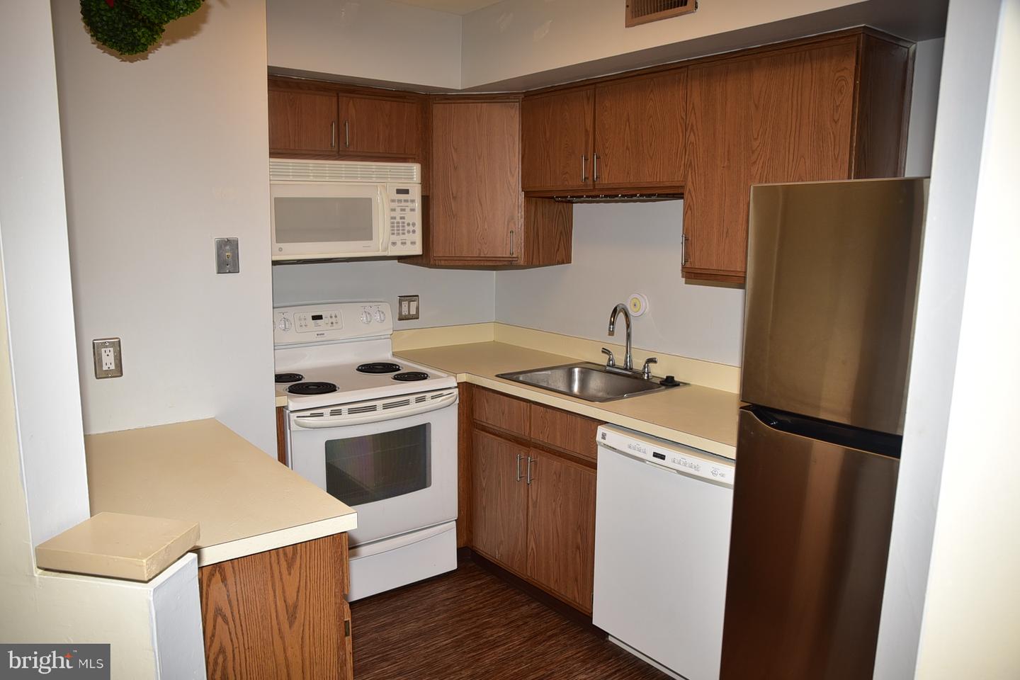 11011 Bennett Pl Property Photo 5