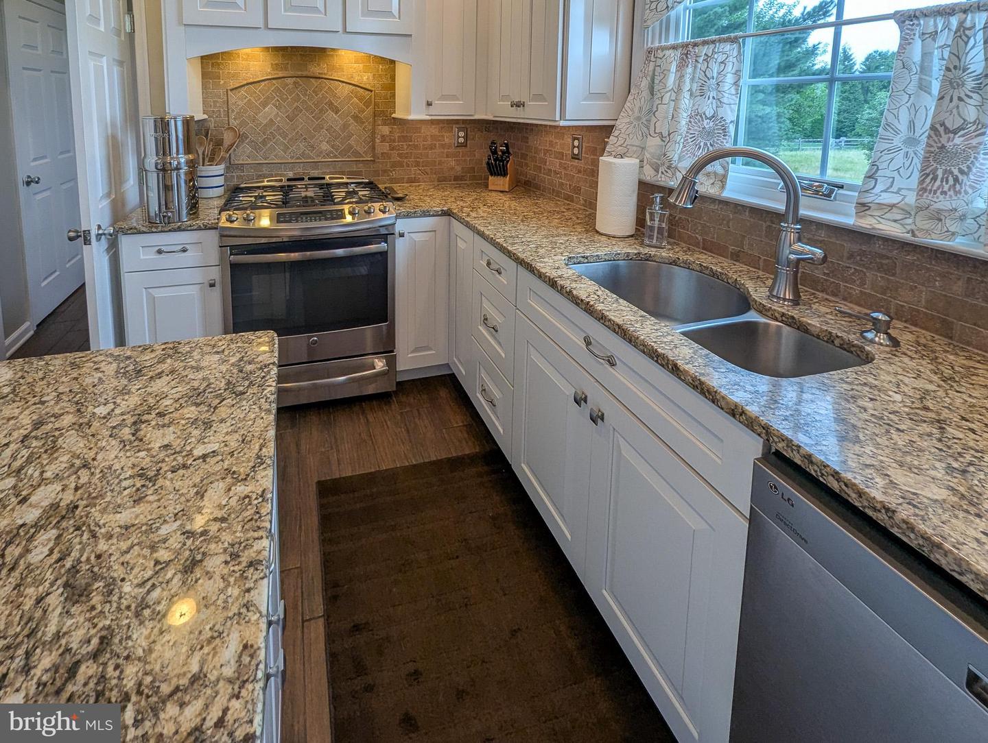 5370 Windtree Dr Property Photo 11