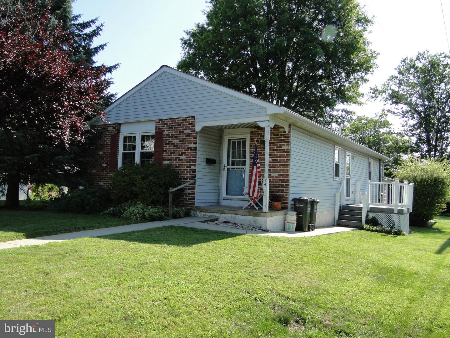 141 S 9th St Property Photo 1