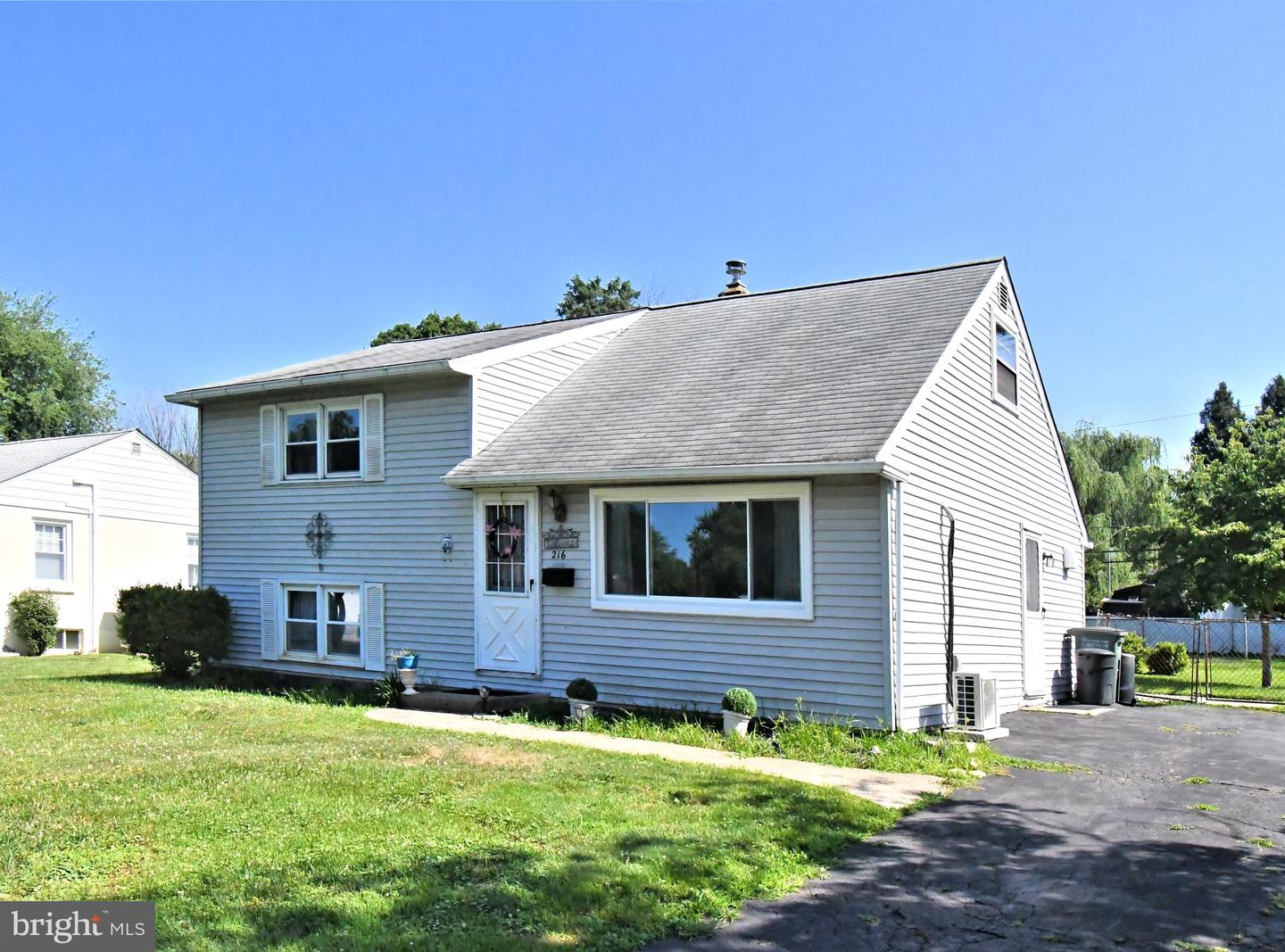 216 ROSEWOOD AVE
