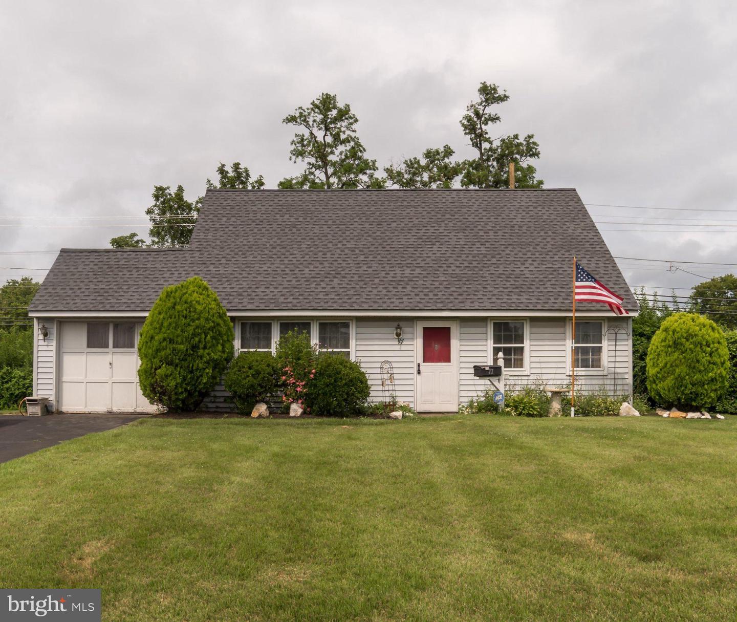 77 Cardinal Rd Property Photo 1