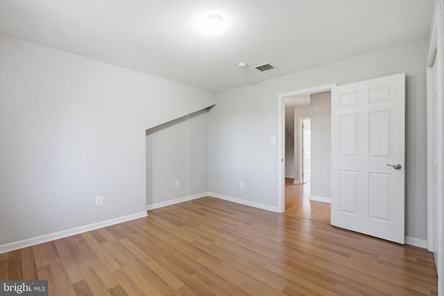 27-b Darien #27b Property Photo 14