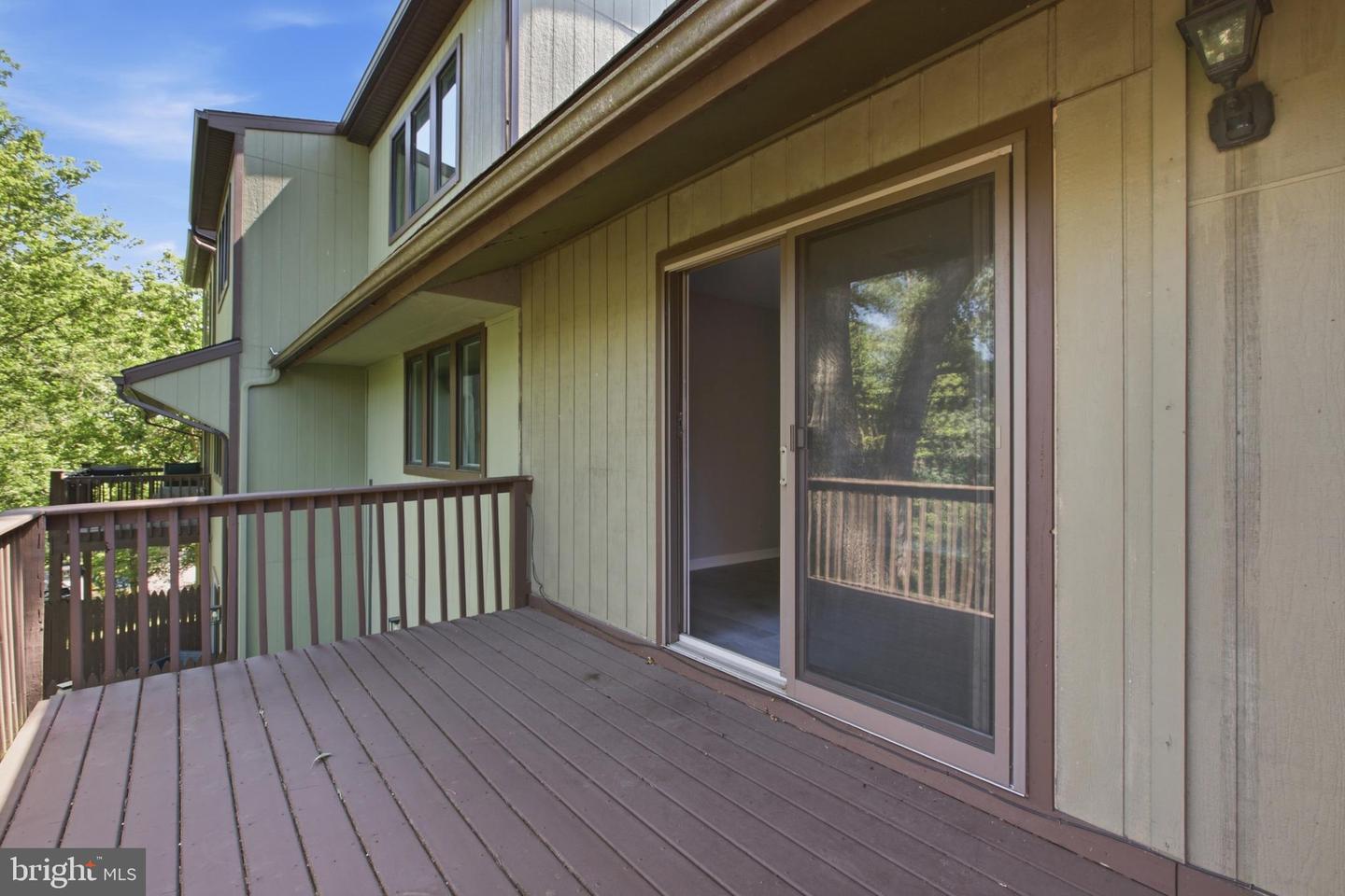27-b Darien #27b Property Photo 21
