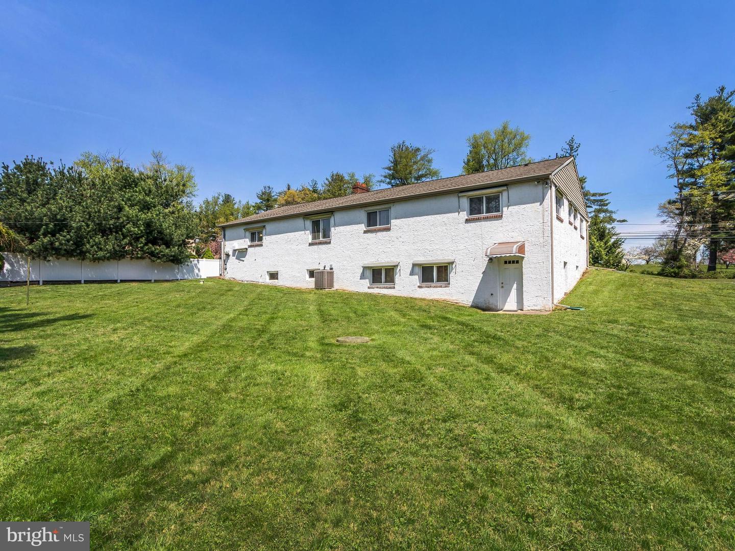 1104 Almshouse Rd Property Photo 4