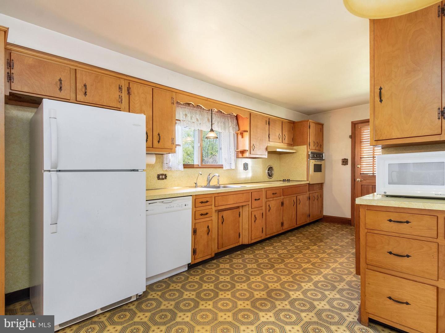 1104 Almshouse Rd Property Photo 15
