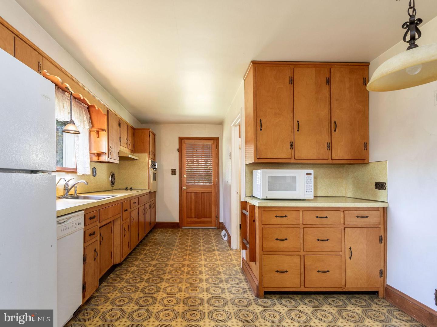 1104 Almshouse Rd Property Photo 16