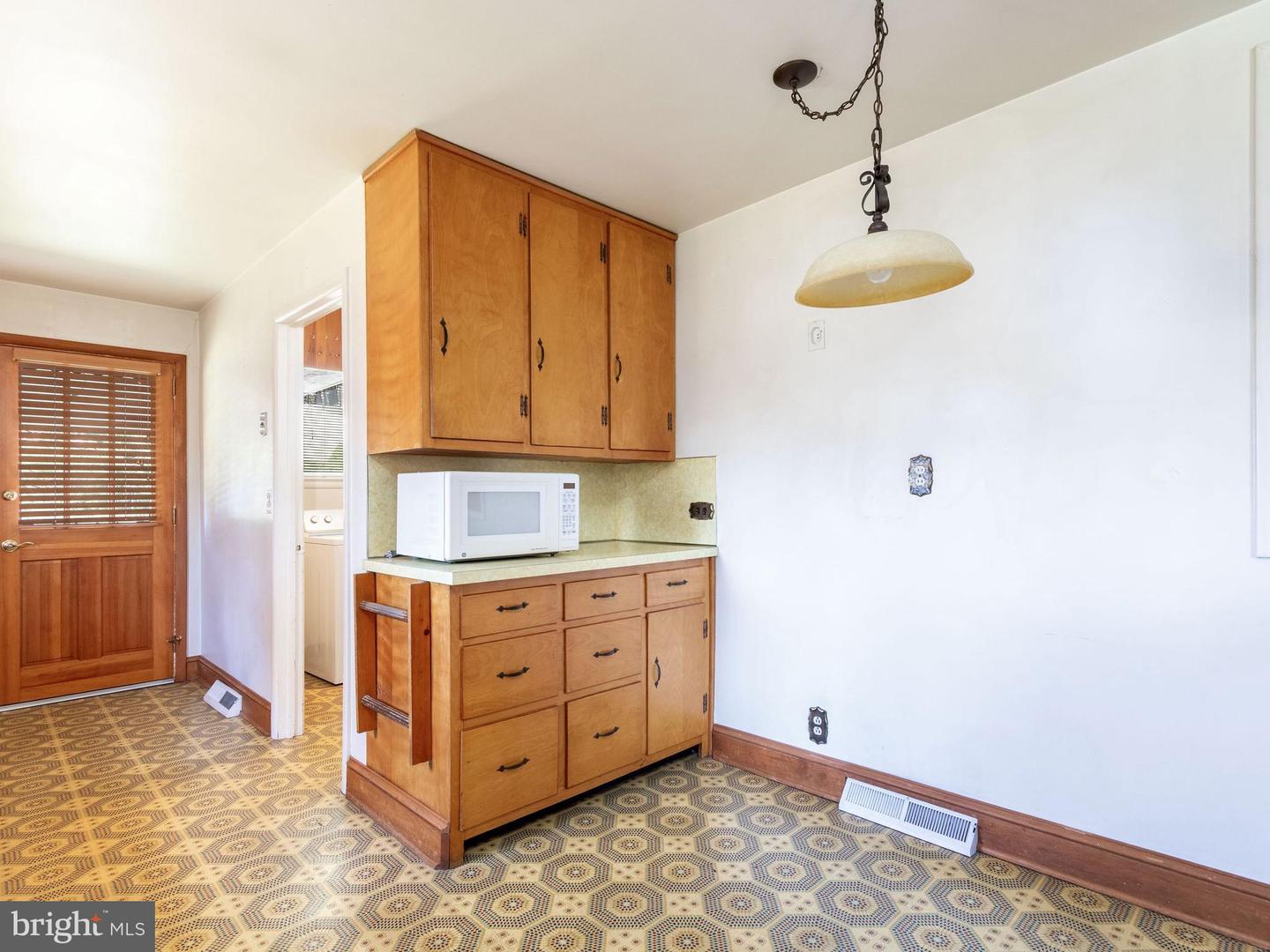 1104 Almshouse Rd Property Photo 17