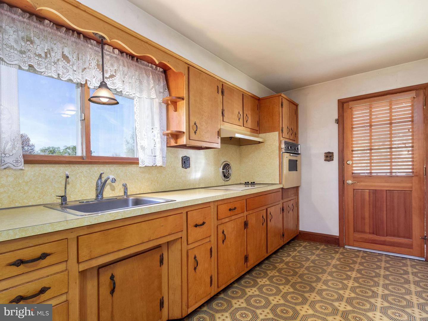 1104 Almshouse Rd Property Photo 18