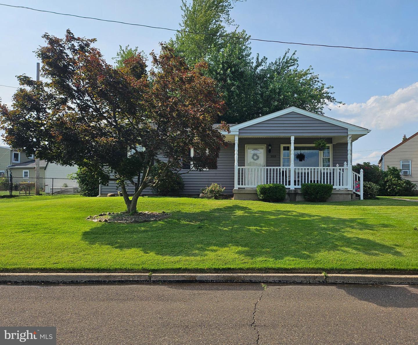 2015 Summit Ave Property Photo 1
