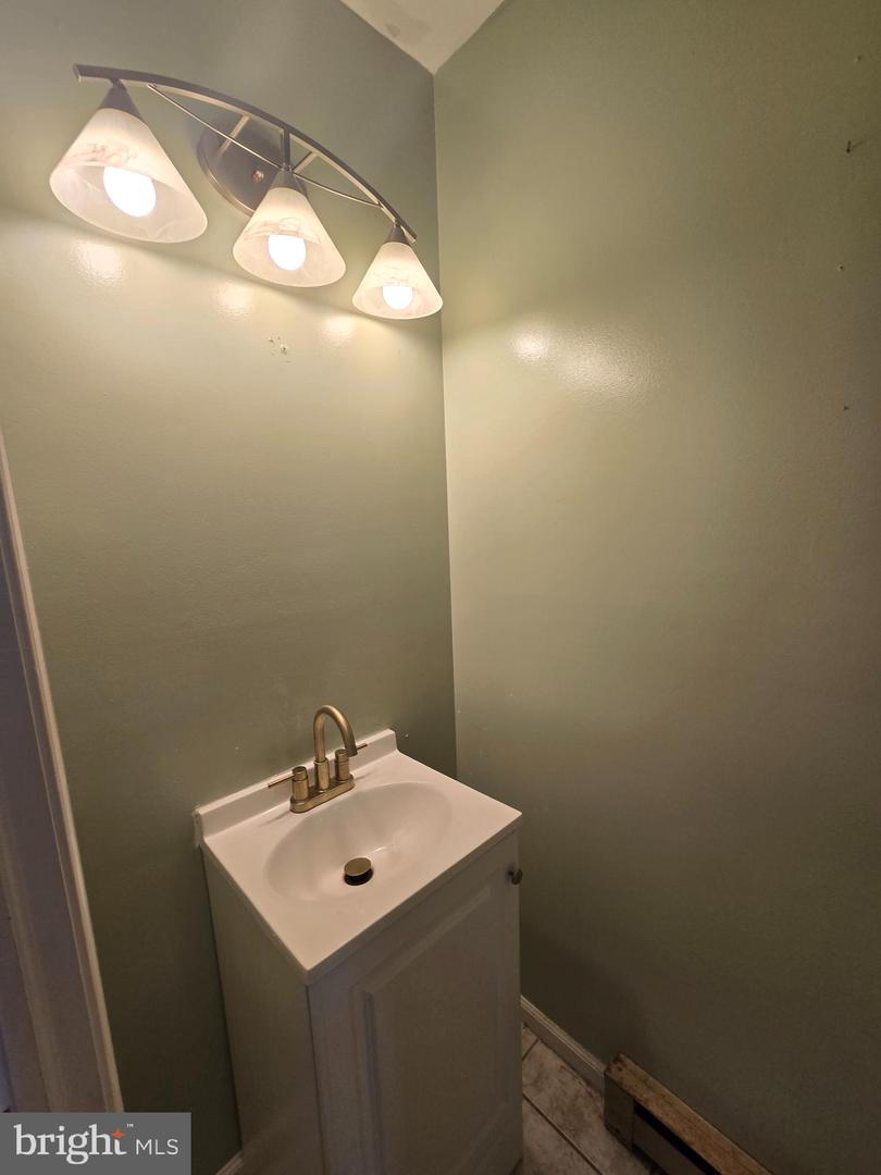 160 Hughes Ave Property Photo 12