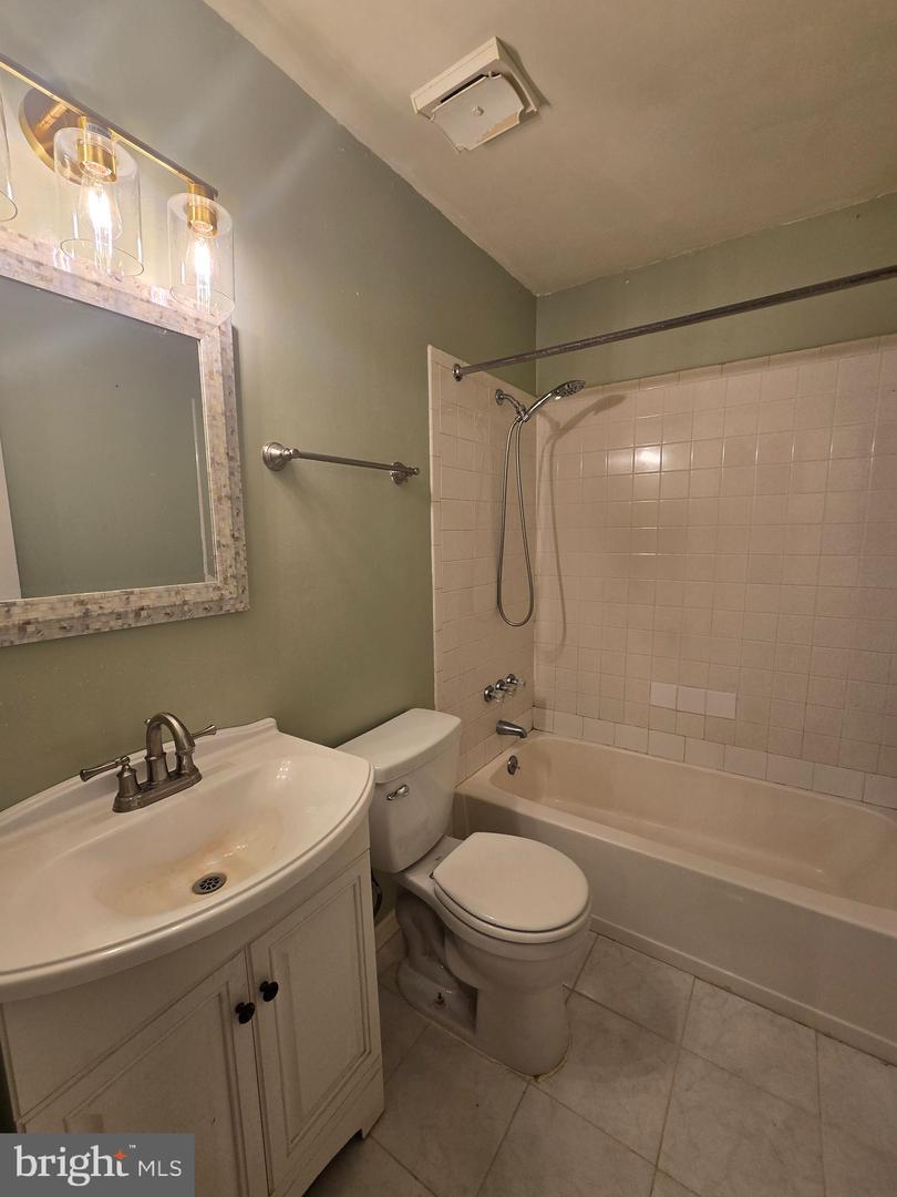 160 Hughes Ave Property Photo 14