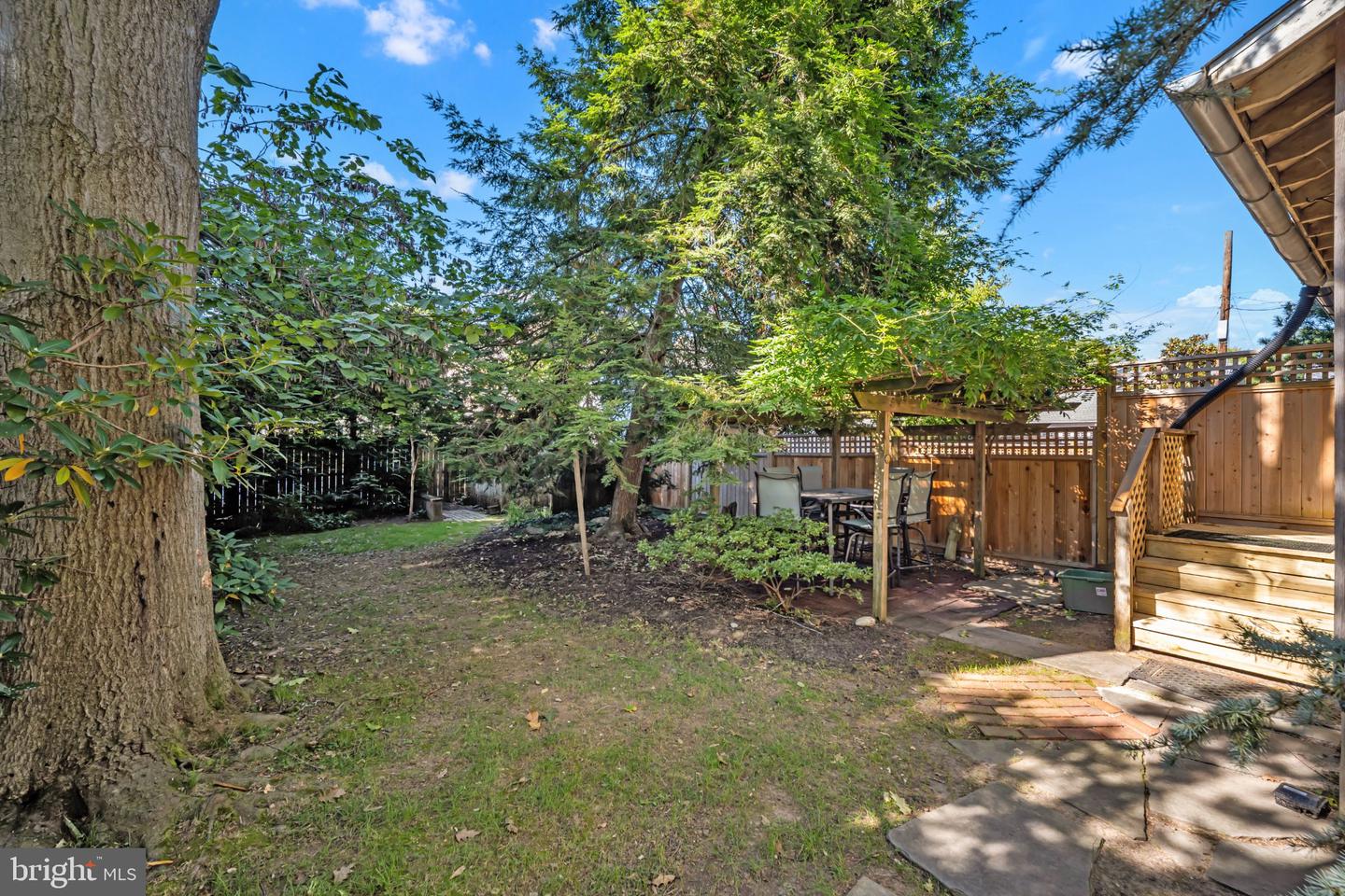 121 W Oakland Ave Property Photo 5