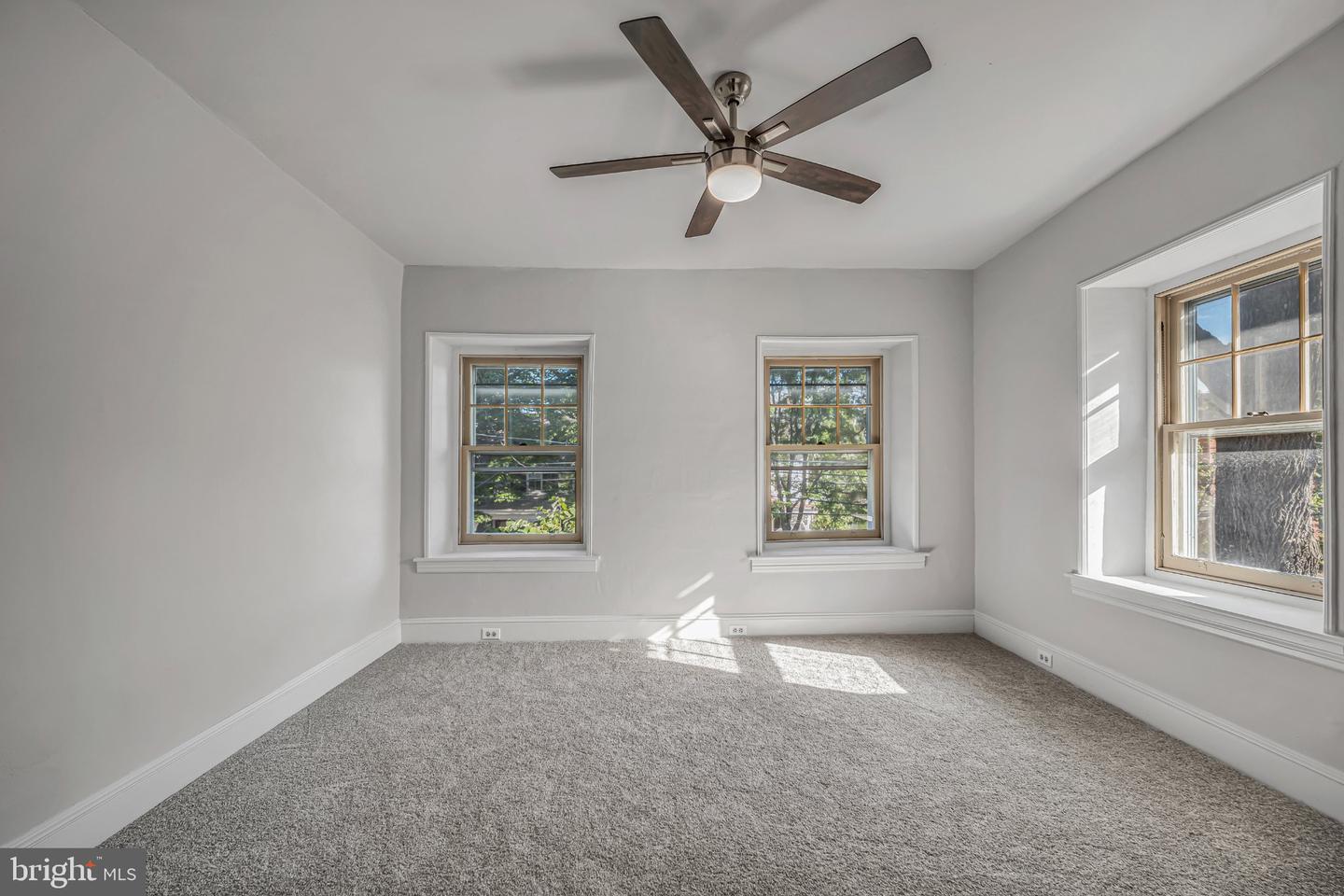 121 W Oakland Ave Property Photo 24