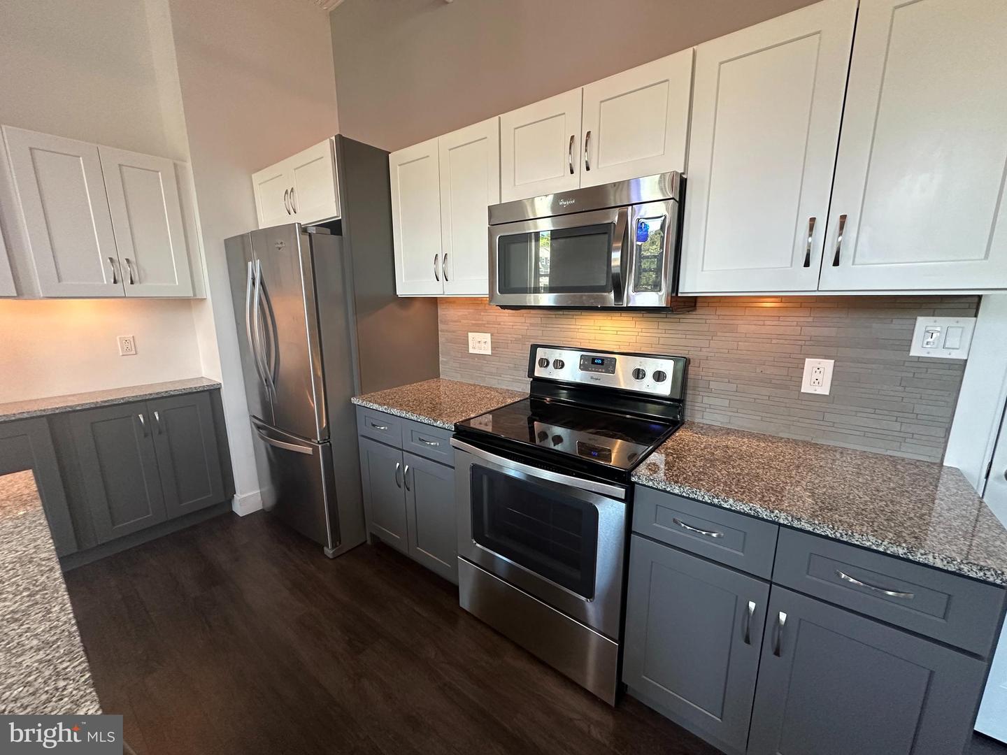 820 W Market St #2a Property Photo 3