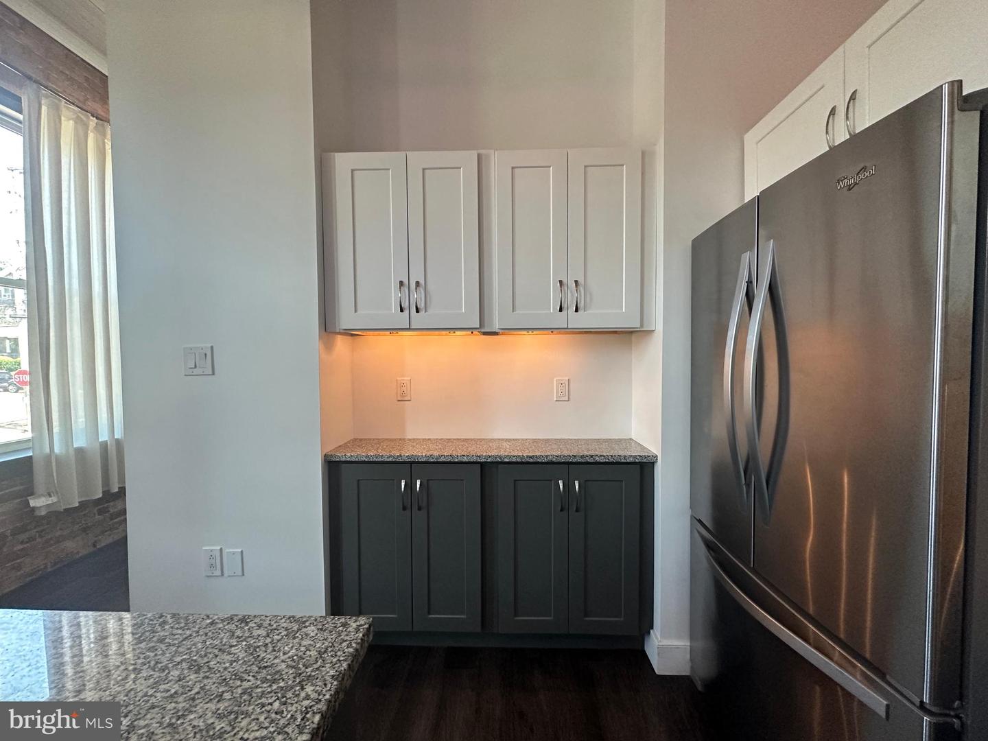 820 W Market St #2a Property Photo 4