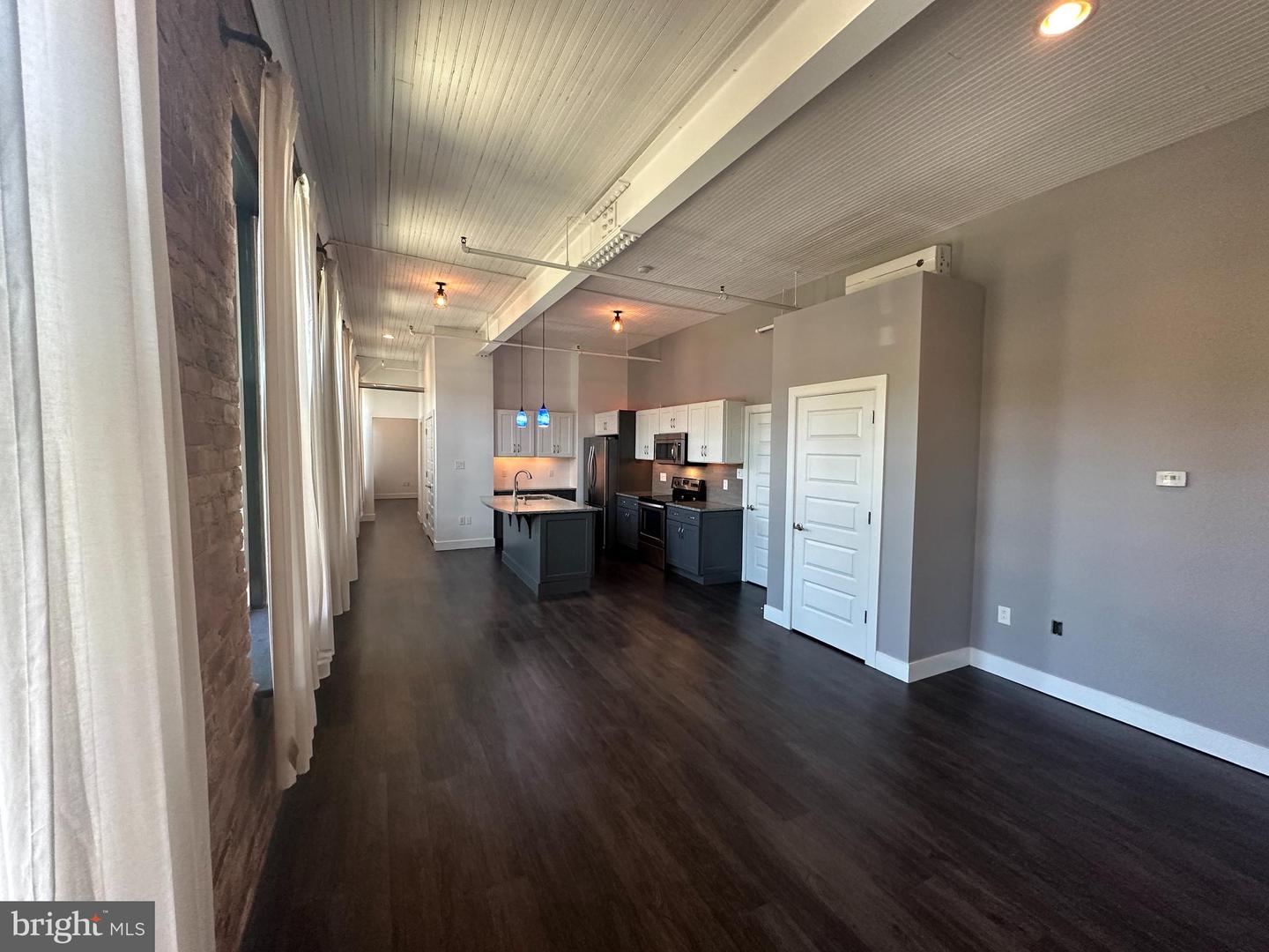 820 W Market St #2a Property Photo 7