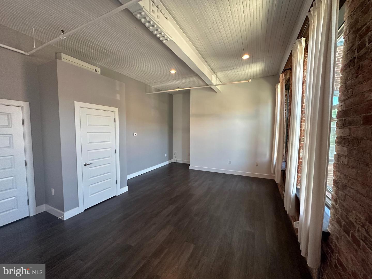 820 W Market St #2a Property Photo 9