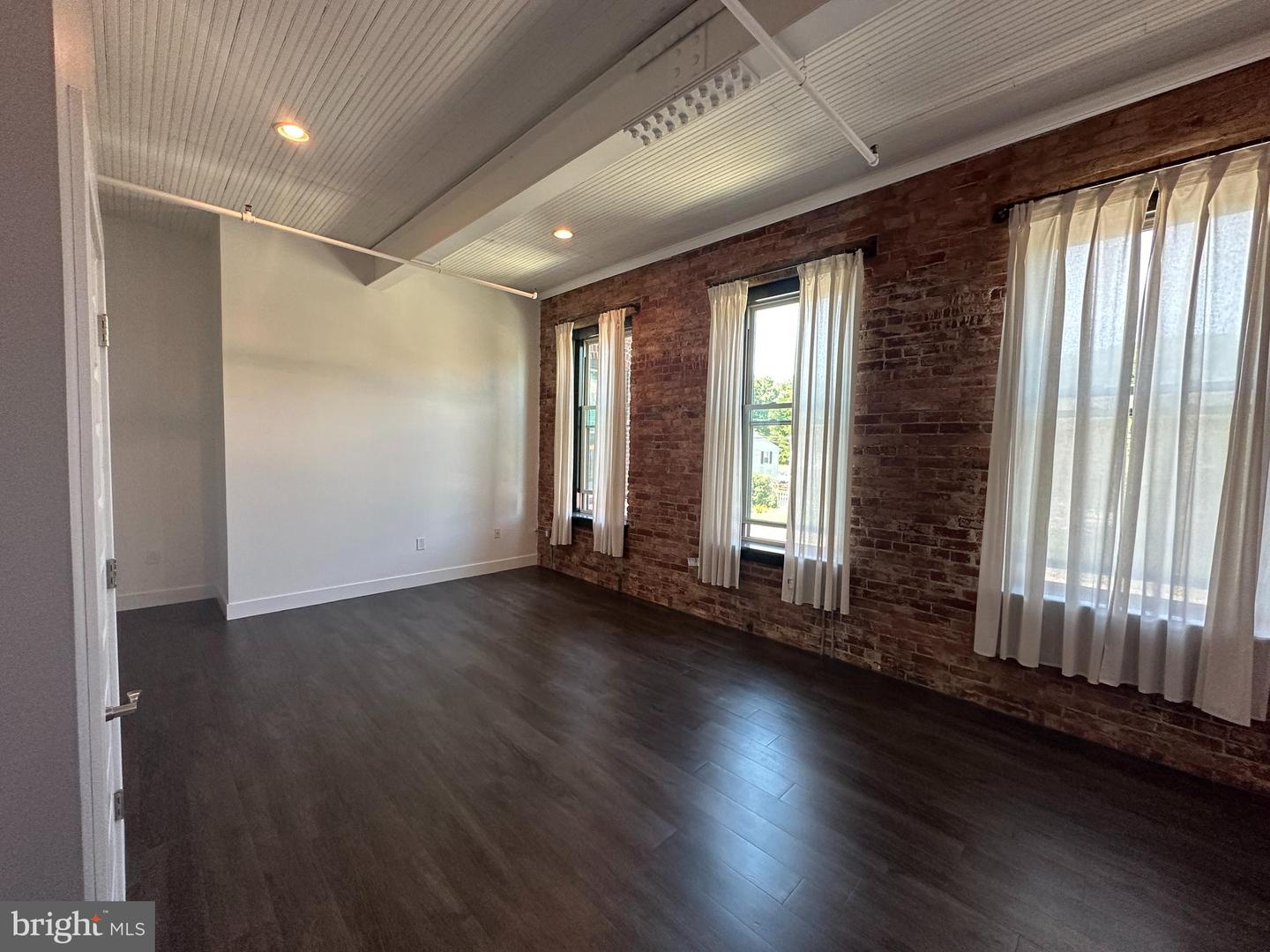 820 W Market St #2a Property Photo 10